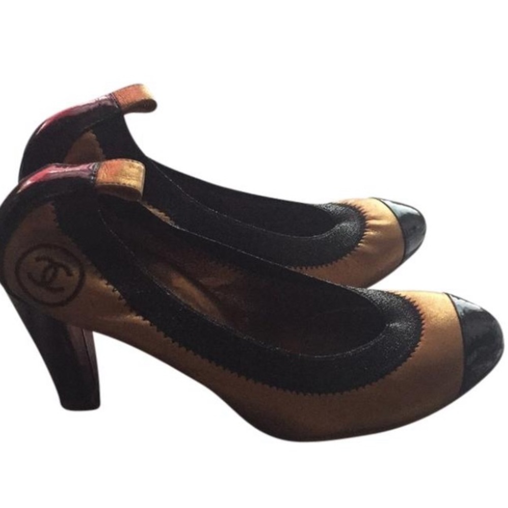 Chanel Golden Escarpins Cc Logo Leather Pumps‎